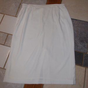 EUC, Ladies white lined skirt by Action I size 20